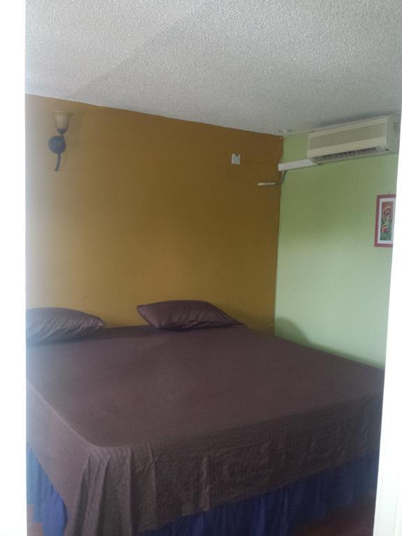 Impeccable Guest Rooms 2 Kingston Habitación foto