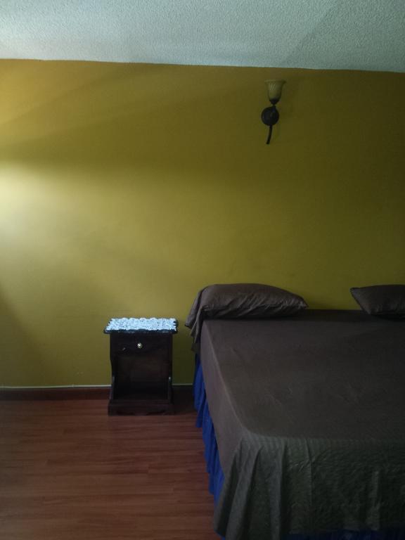 Impeccable Guest Rooms 2 Kingston Habitación foto