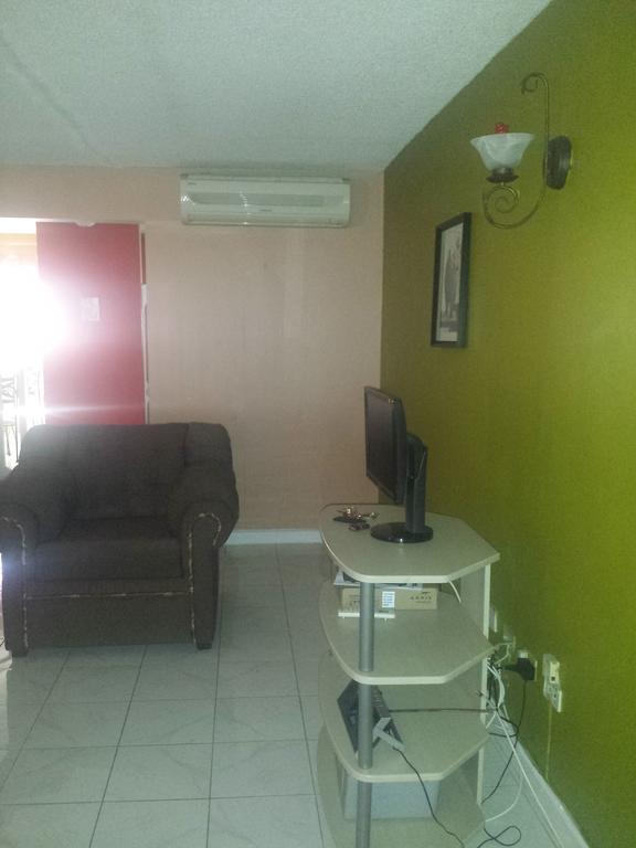 Impeccable Guest Rooms 2 Kingston Exterior foto